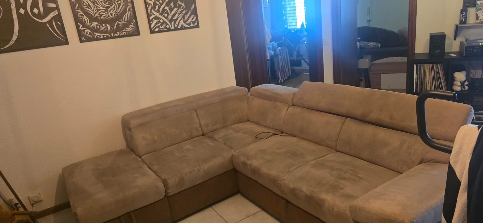 Conforama Sofas: canapé d angle  – D'occasion à sion par Fabs_666d 5