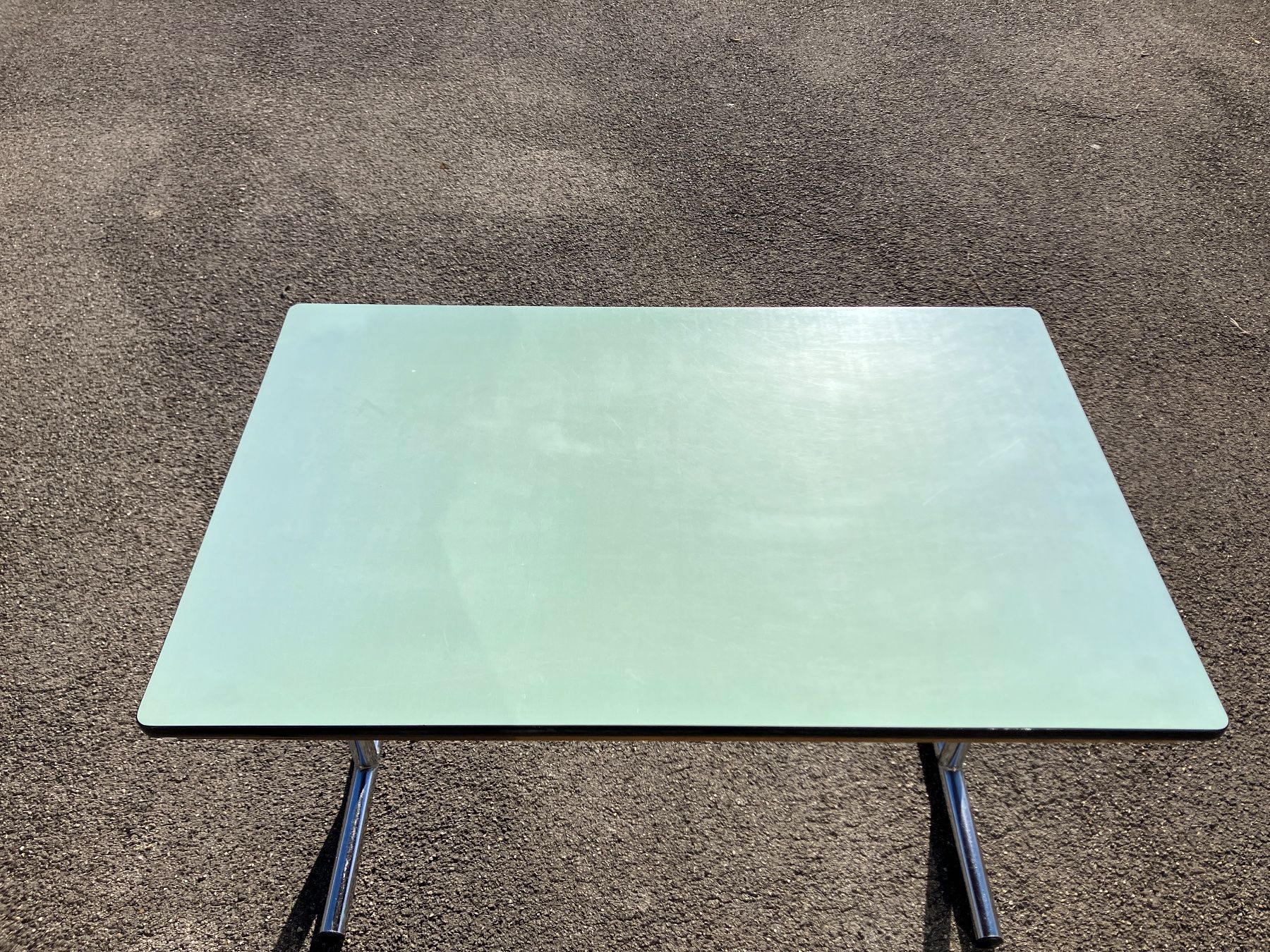 Tavoli: Table en Formica – Usato da Saignelégier venduto da Dubois_Vintage 4