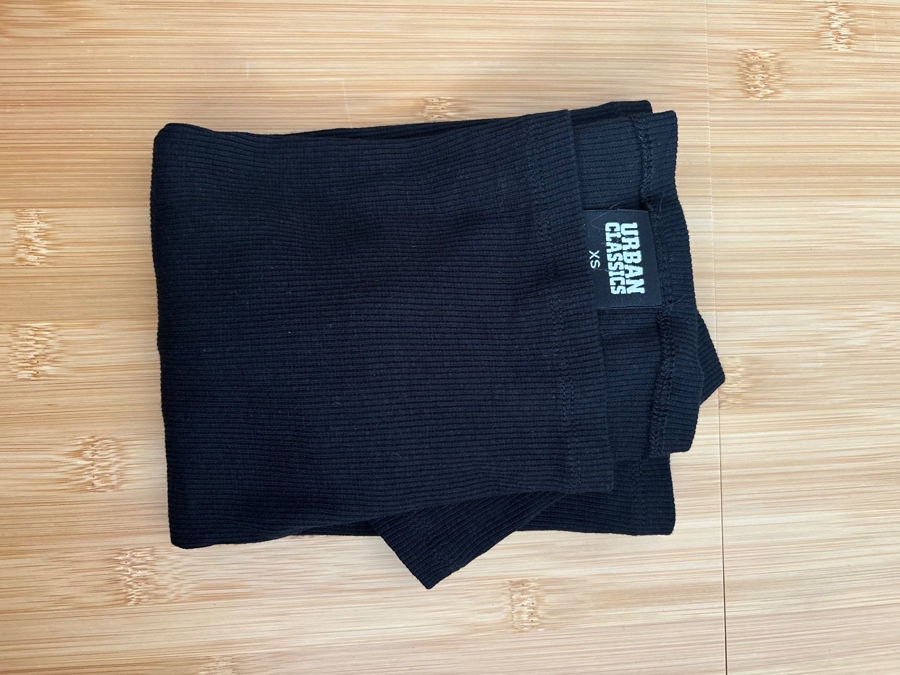 Urban Outfitters T-shirt: Off Shoulder T-Shirt – Nuovo (secondo la descrizione) da Zürich venduto da nnsn 3