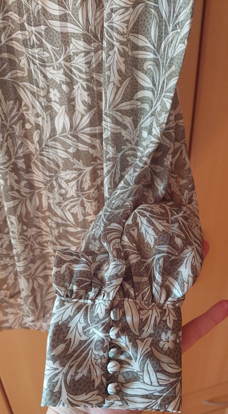 H&M Camicette: Damen Bluse mit Muster Stehkragen – Usato da Schmidrüti venduto da Novemberchind 1