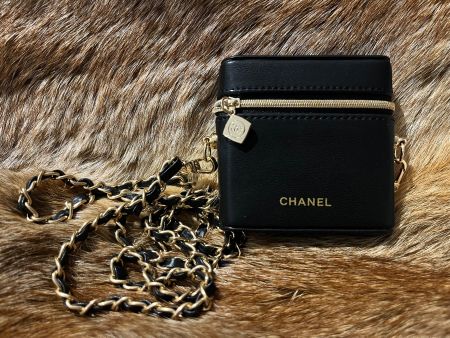 ❤️Chanel Gift Lipstick Case Bag with Chain. ❤️