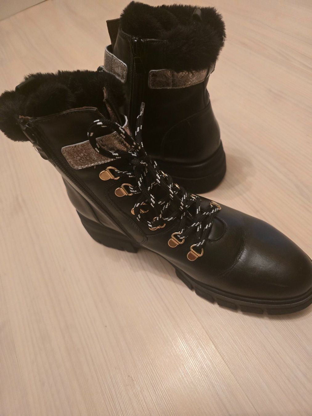 Damenschuhe: Winterstiefeletten – Gebraucht aus Gutenswil von evita.64 2