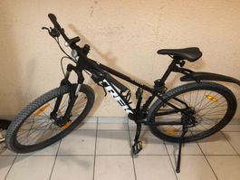 VTT Trek Marlin 4 noir en bon état général d'occasion