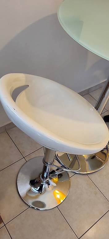 Tavoli: Table haute + 3 tabourets  design moderne – Usato da Genève venduto da Seaweed 3