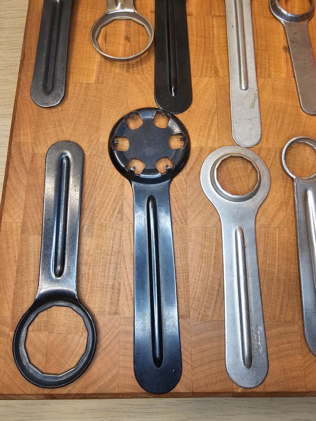 Tutti gli attrezzi: Lot 24 Ouvre-boîtier de montre utilisés – Usato da Genève venduto da Djoff 5