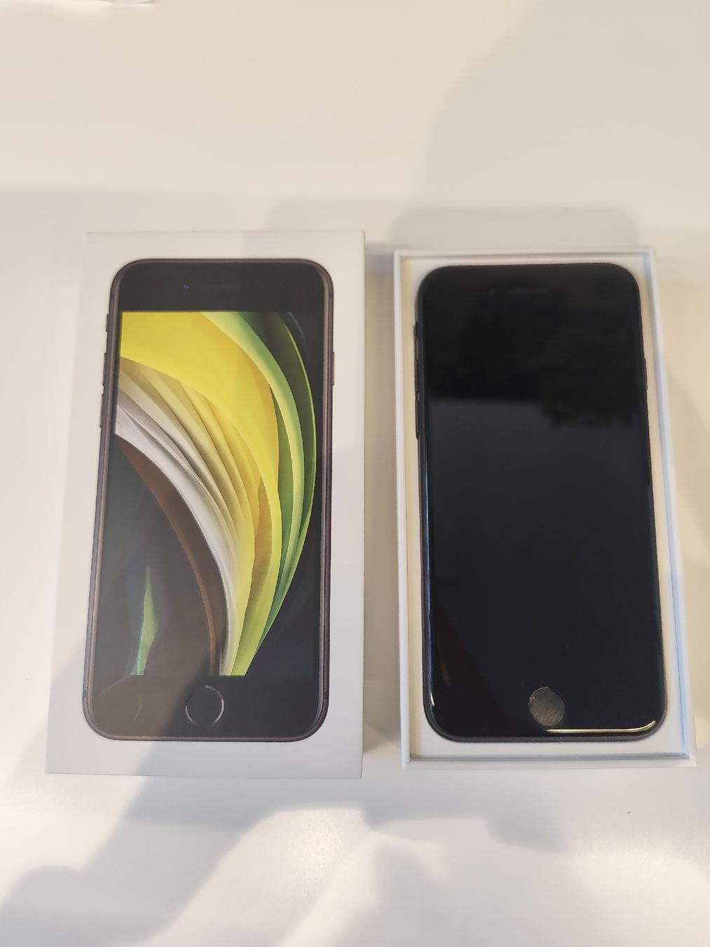 Apple Telefoni cellulari / Smartphones: iPhone SE Black 64GB Akku Zustand 85% – Usato da Therwil venduto da Cordachu_Trade