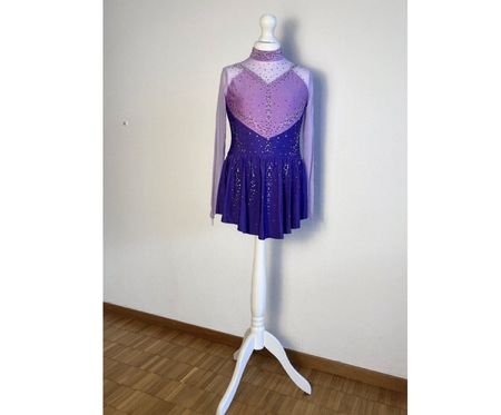 Eiskunstlauf Eislauf Kürkleid 12 / 146-152 neu mit Etikett