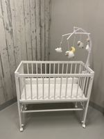 Baby Beistellbett weiss mit Mobile gebrauchter Zustand