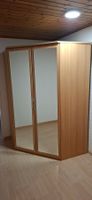 Kleiderschrank für die Ecke