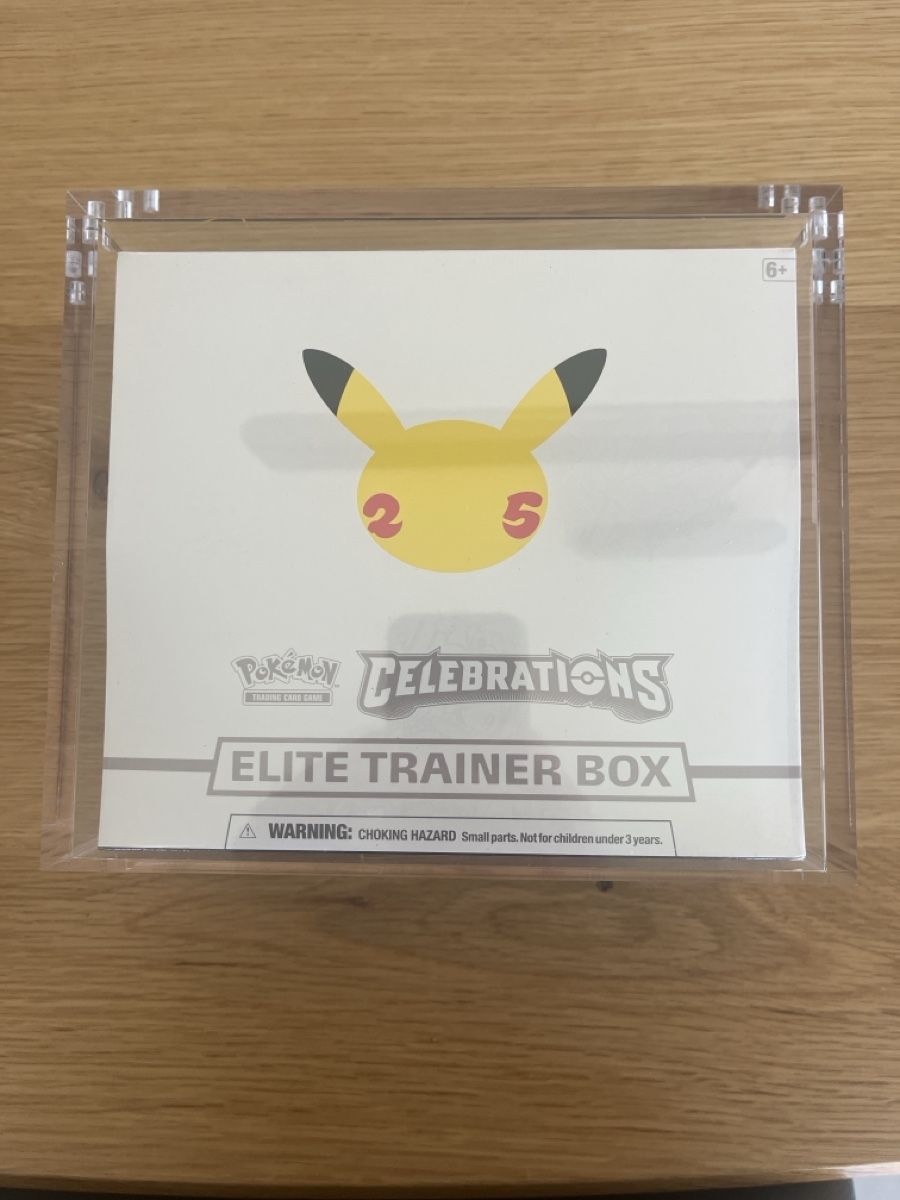 Giochi: Pokémon Celebrations Elite Trainer Box neu mit case ENG – Nuovo e nell'imballaggio originale da flawil venduto da pokegame1234