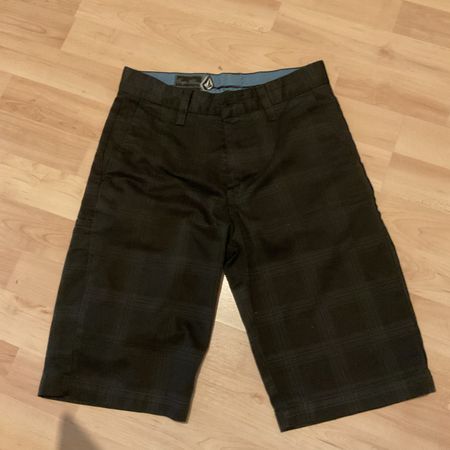 Volcom Shorts dunkel kariert Grösse 26 ca. 140/152