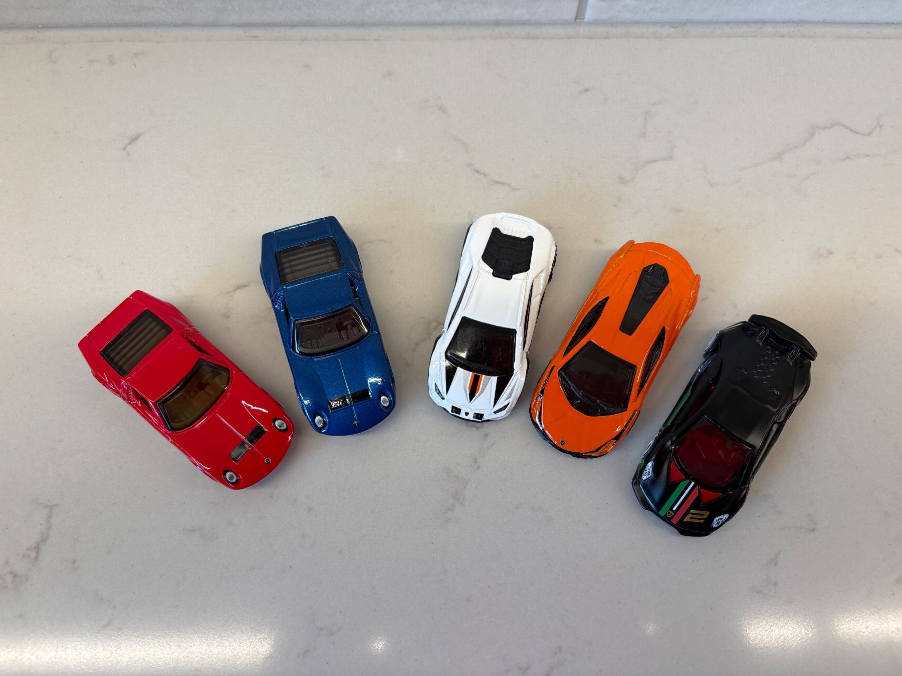 Hot Wheels Voitures modèles: 5 Hotwheels Lamborghini 1/64 – D'occasion à Gollion par Hampton 3