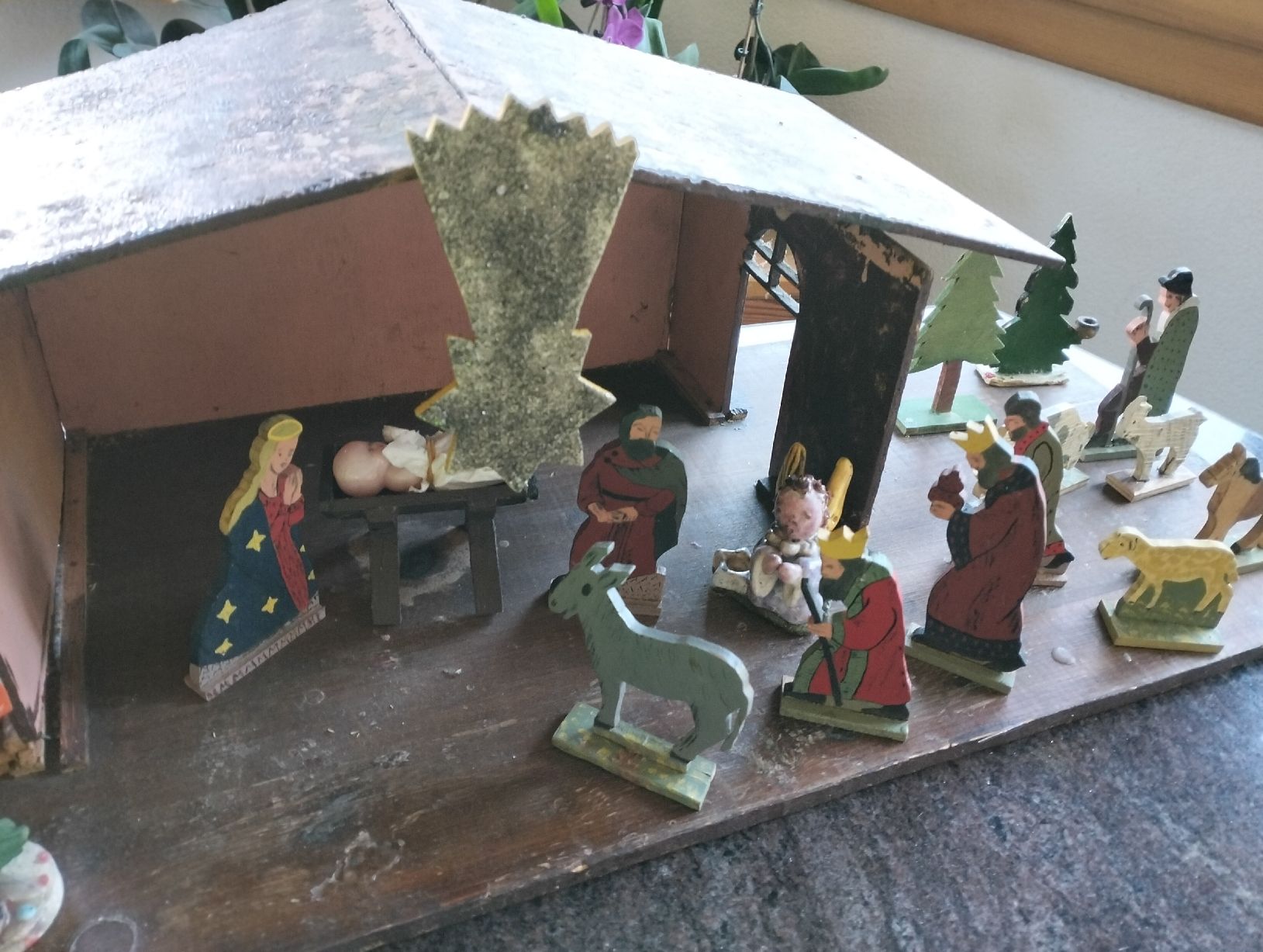 Alle Dekorationen: Weihnachtskrippe Holz mit Figuren Set gebrauchter Zustand – Gebraucht aus Termen von Zofingia01