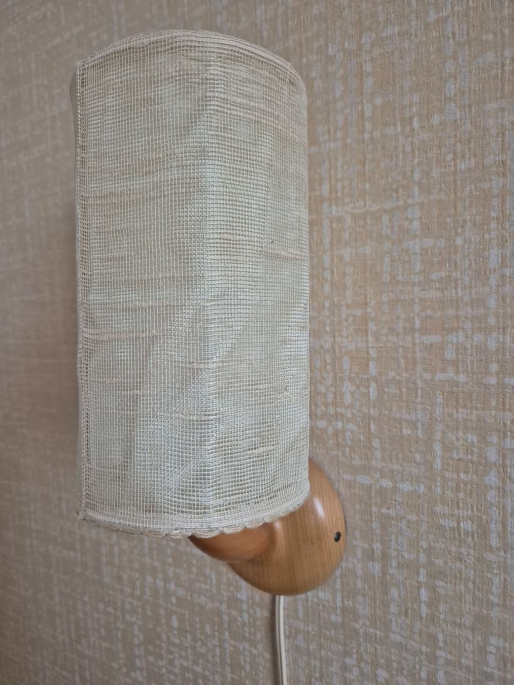 Lampade: Vintage Wandlampe, Stoffschirm, Holz – Usato da Winterthur venduto da Sarafina66