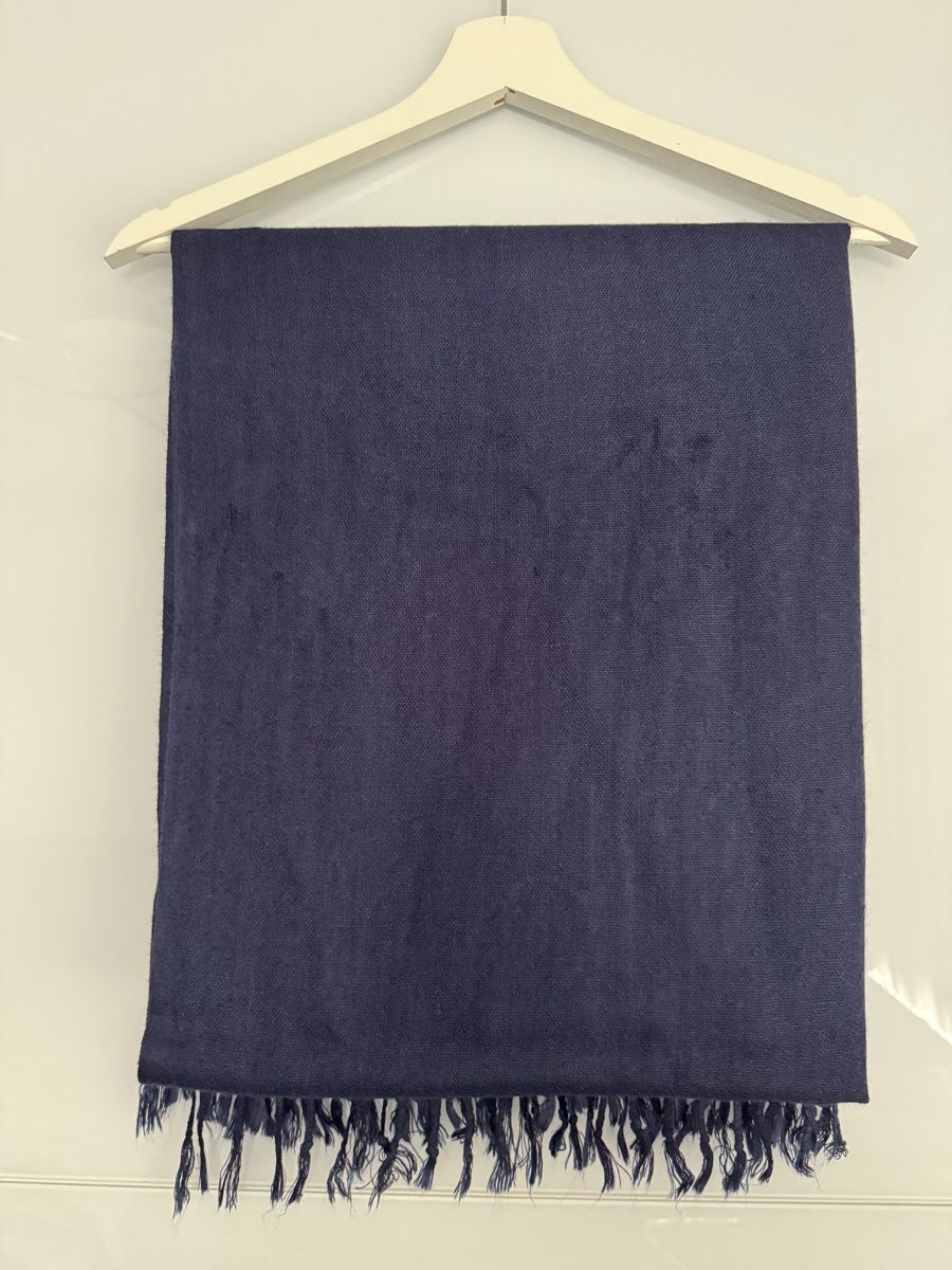 Foulard & Sciarpe: Dunkelblauer Schal aus 100% Kaschmir – Usato da Grenchen venduto da servet.t 3