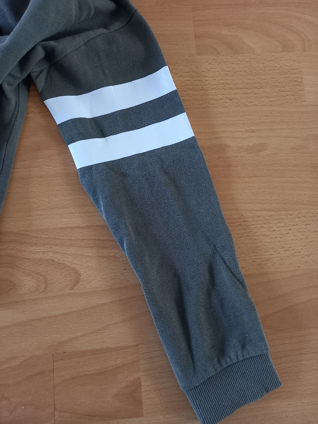 H&M Maglioni & Felpe: Pullover für Mädchen in Grösse 158/164 – Usato da Obernau venduto da Corolli 1
