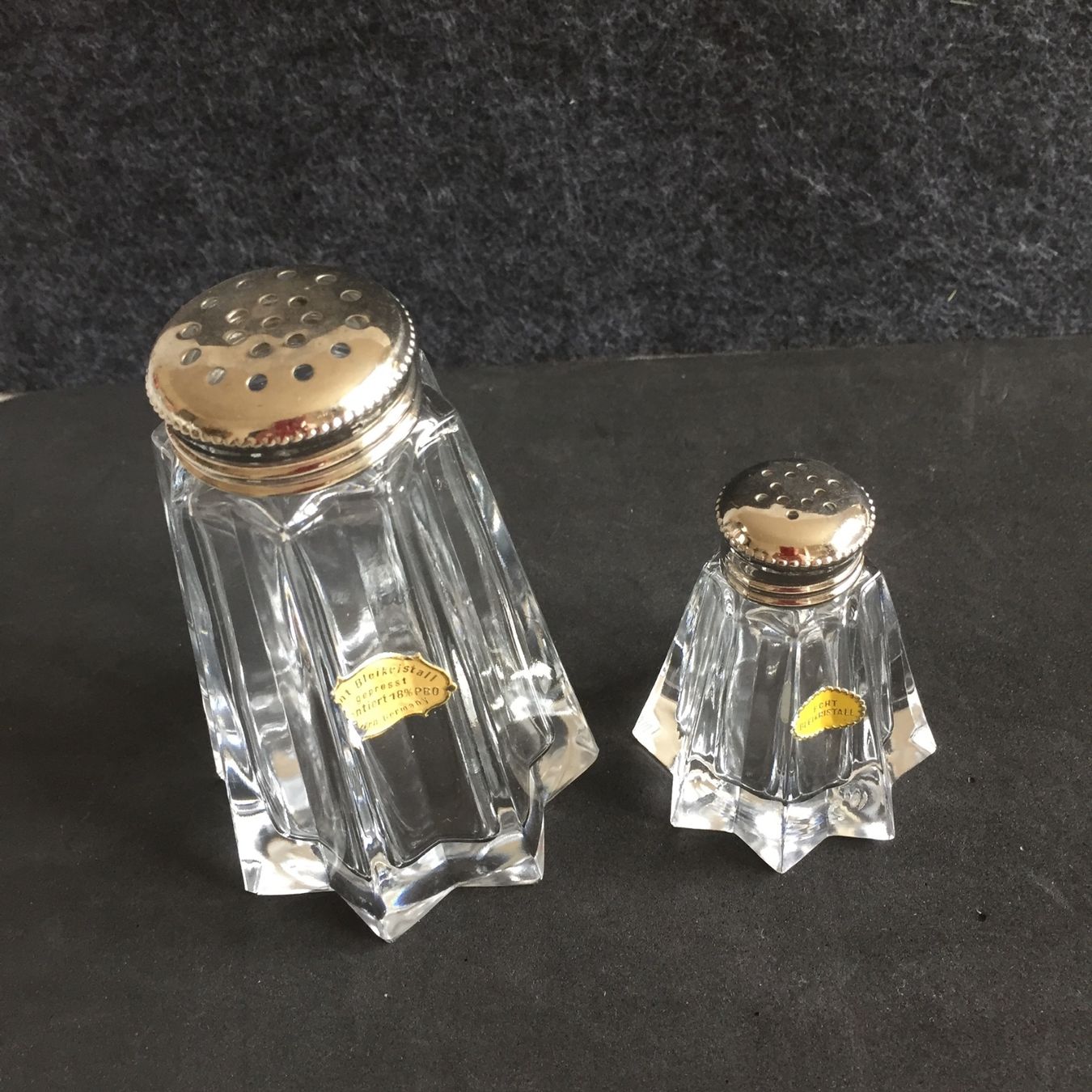 Set di piatti: Service - salière - sucrier / parmesan – Usato da Sion venduto da accroshoes