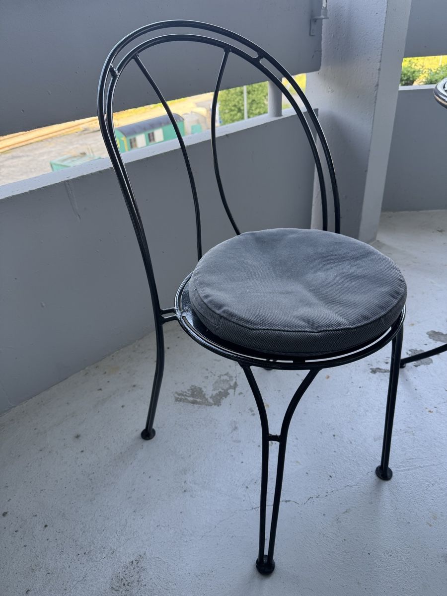 Ikea Set di tavolo e panche: Balkontisch + 2 Stühle + 2 Sitzkissen – Usato da Turgi venduto da jav_5hd5 2