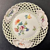 Schale Lochschale Porzellan weiss, Blumen Décor farbig