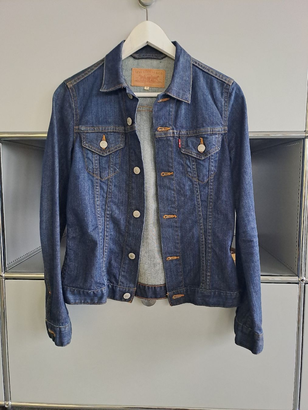 Levi's Jacken: Levis Jeansjacke dunkelblau Grösse S – Gebraucht aus Hünenberg von 1902