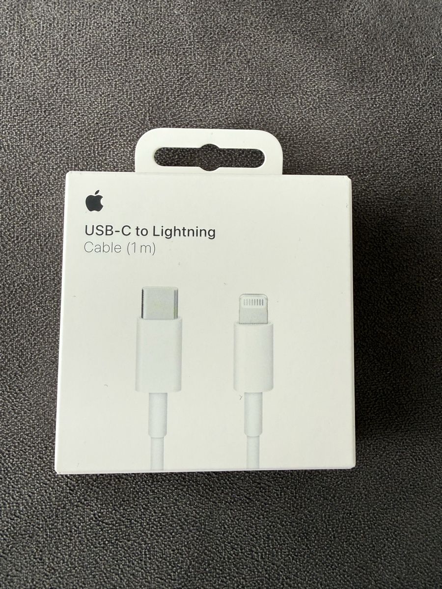 Apple Ladegeräte: Apple Ladekabel USB C To Lightning 1m – Neu und originalverpackt aus Herisau von Antonys