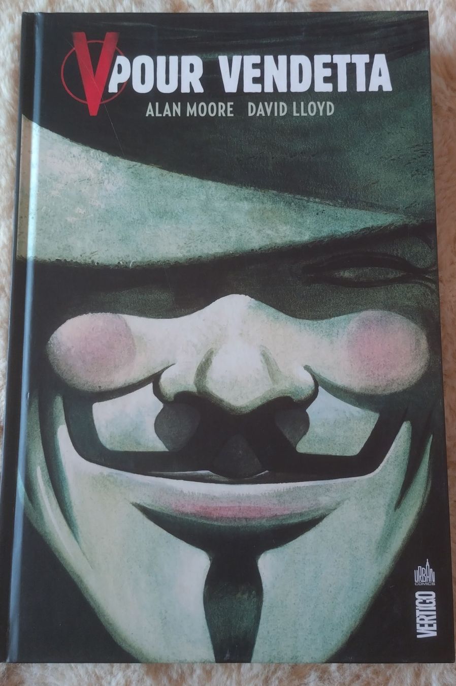 Fumetti: V pour Vendetta - Alan Moore, David Lloyd - TBE  – Usato da Farvagny-le-Grand venduto da LaCaverne