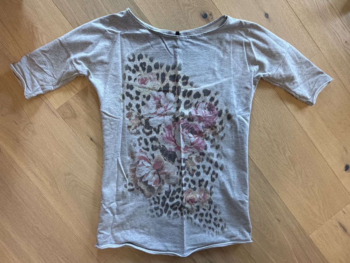 Camicette: Grey Long Top with Floral Leopard Print - Size S – Usato da Wetzikon ZH venduto da dor_rmq2