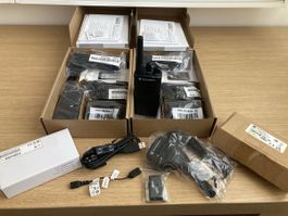 2 x Motorola XT420 Funkgeräte und Zubehor