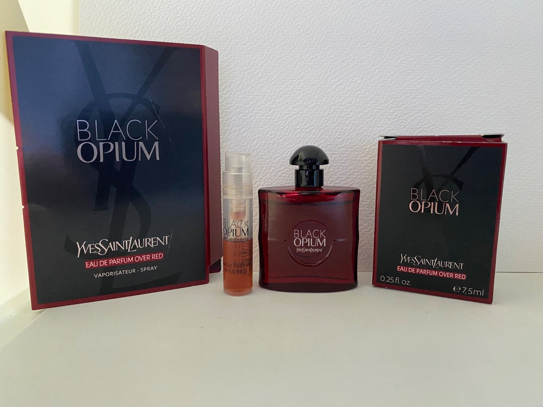Saint Laurent Profumi & Eau de Toilette: Miniatures Black Opium Over Red YSL – Nuovo e nell'imballaggio originale da Bouveret venduto da wes_7zll