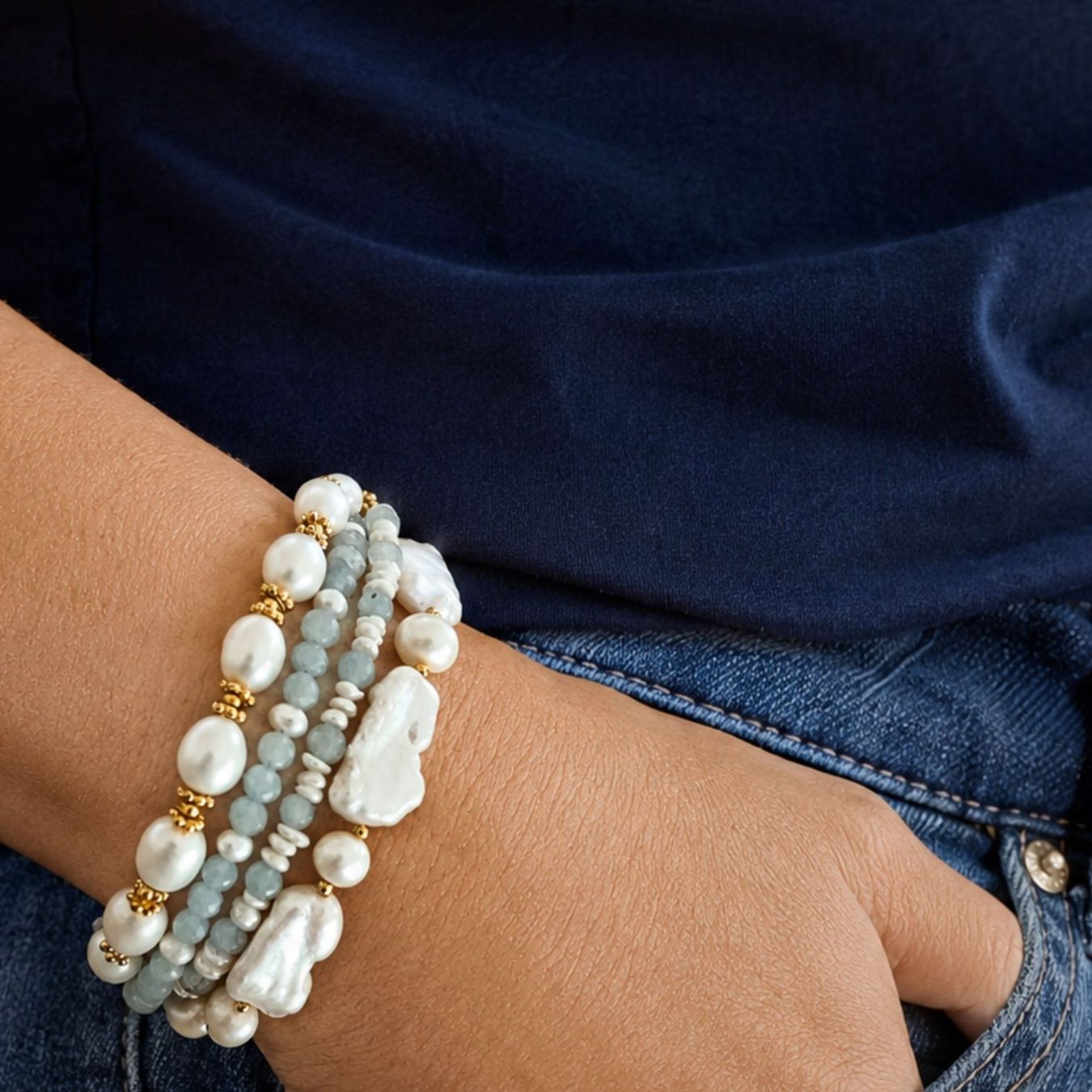 Bracciali & Braccialetti: Statement-Perlenarmband mit Aquamarin, 4 Reihen, Unikat, – Nuovo e nell'imballaggio originale da Lütisburg venduto da Emarra 1