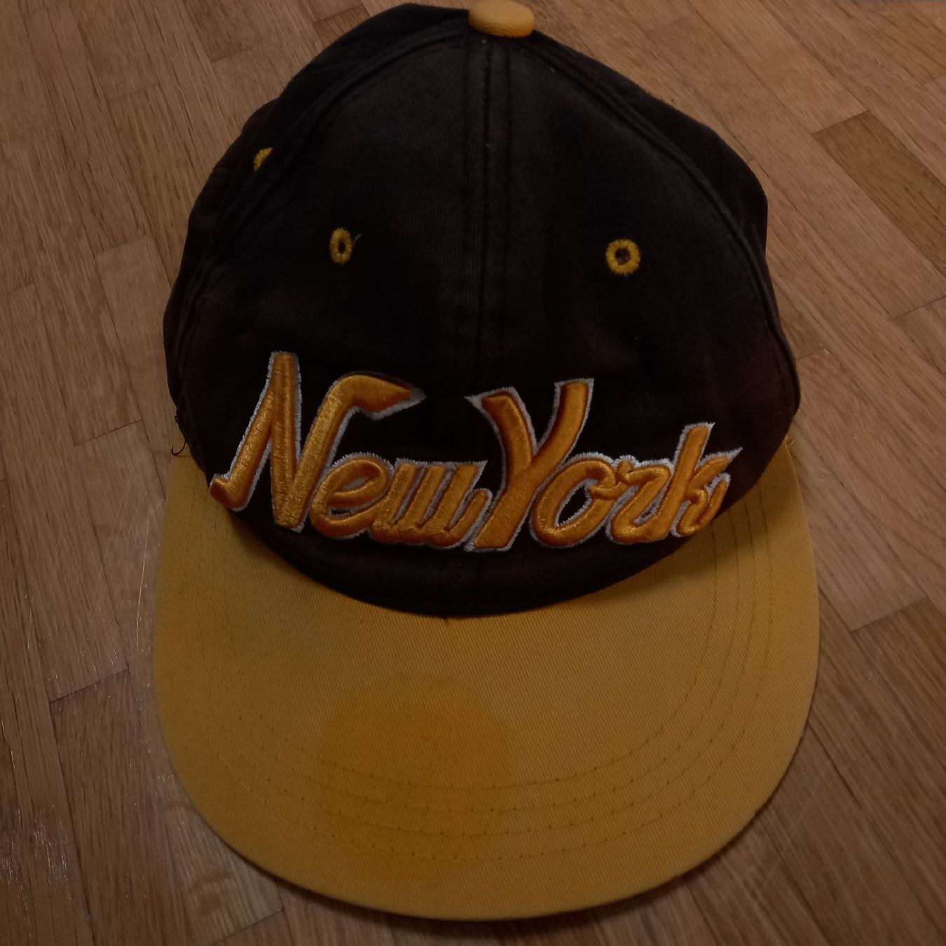 Copricapi, berretti & cappellini: casquette New-York  – Usato da St-Cergue venduto da VeganWarrior