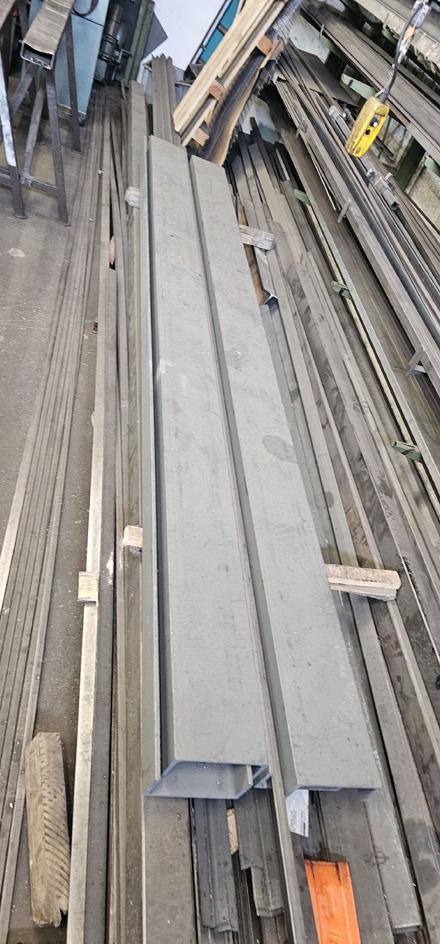 Doka Travi: Träger Stahl UPE 200  4 Stk – Usato da Emmenbrücke venduto da inf_l8yf 2