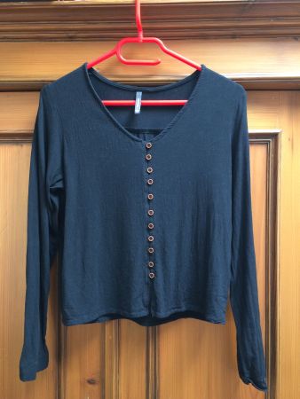Bluse Schwarz Langarm mit Knöpfen