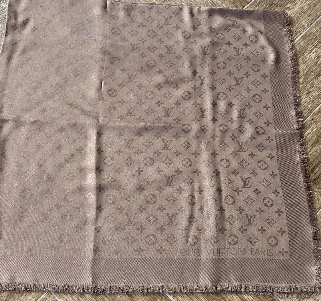 Louis Vuitton Foulard & Sciarpe: Louis Vuitton Schal Chale Monogram Cappuccino – Usato da Zürich venduto da tebi14 6