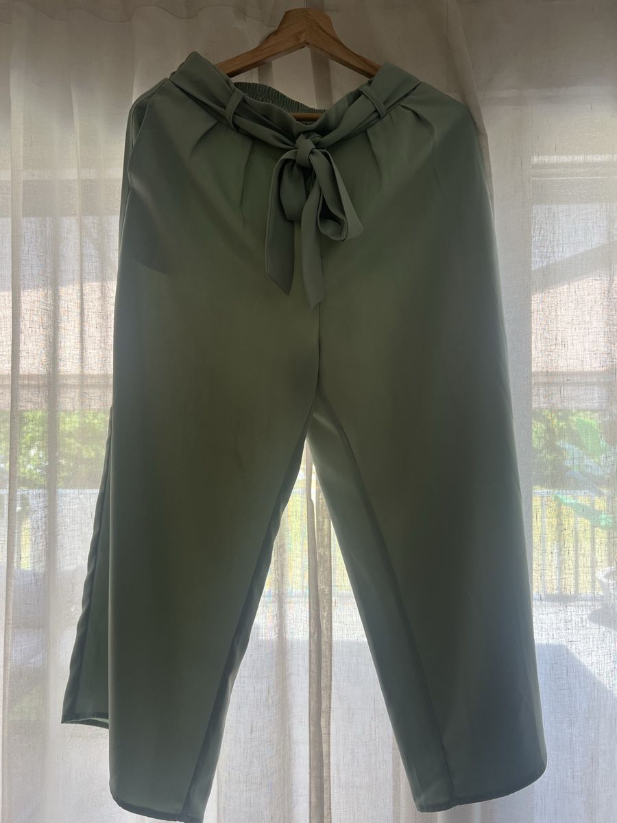 Pantaloni: Mintgrüne Sommerhose, 3/4, Gr. 38 – Usato da Neftenbach venduto da NiRutz