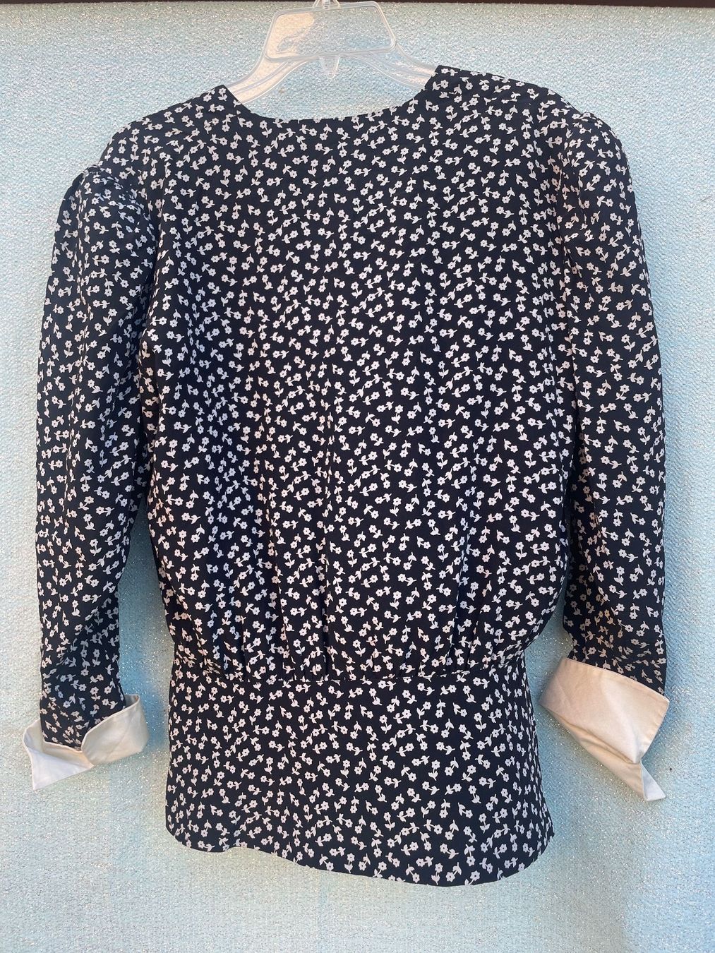 Akris Chemisiers: Schwarze AKRIS Bluse mit Blumenmuster Gr. 38 – D'occasion à Frasnacht par GracyStore 3