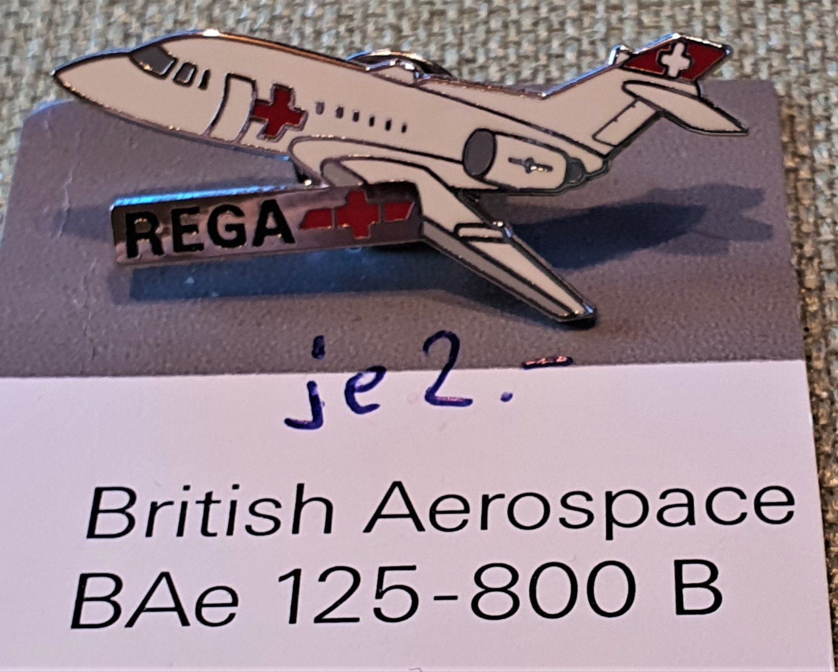 Spille & Fermagli: B015 - Pin Flugzeug  REGA Jet - je 2.- – Usato da Reinach BL venduto da Boston-Verkauf 1