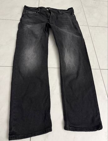 H&M Jeans Schwarz Regular Fit Gr. 34/32 Top Zustand CHF 15