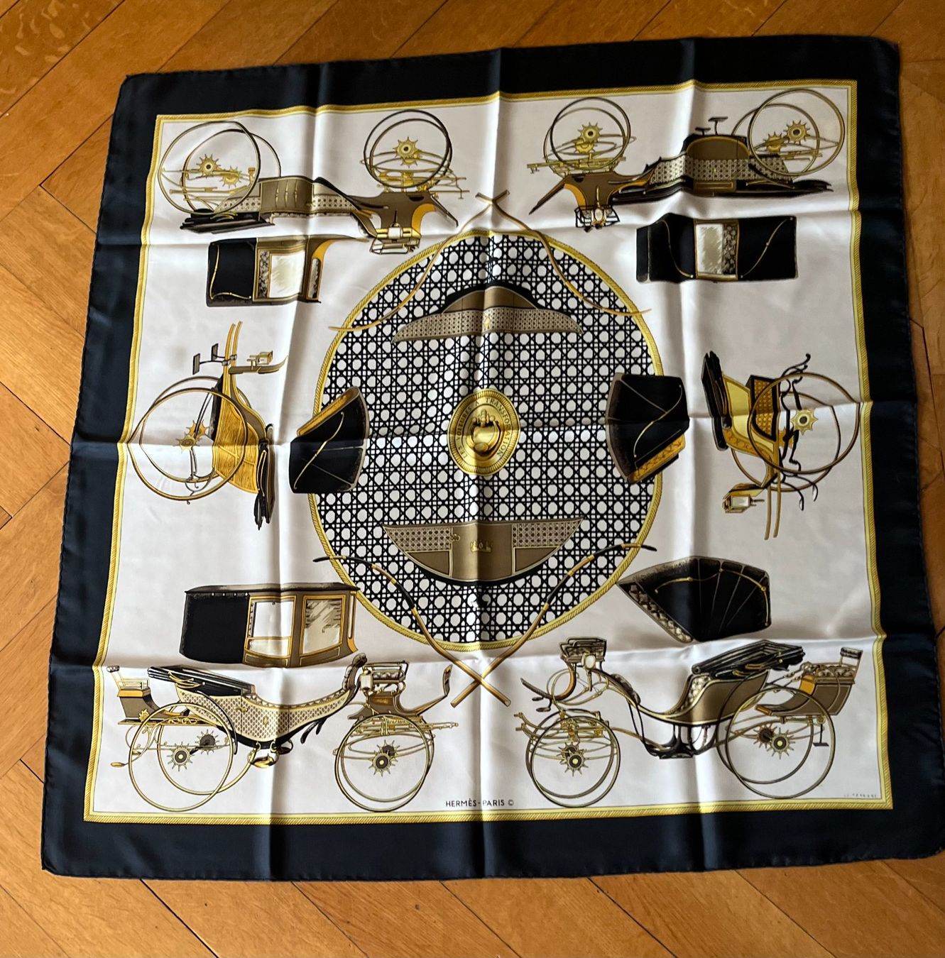 Hermès Foulards, Tücher & Schals: HERMES Halstuch, Seide , 85x85cm – Gebraucht aus Zürich von livifloli 2