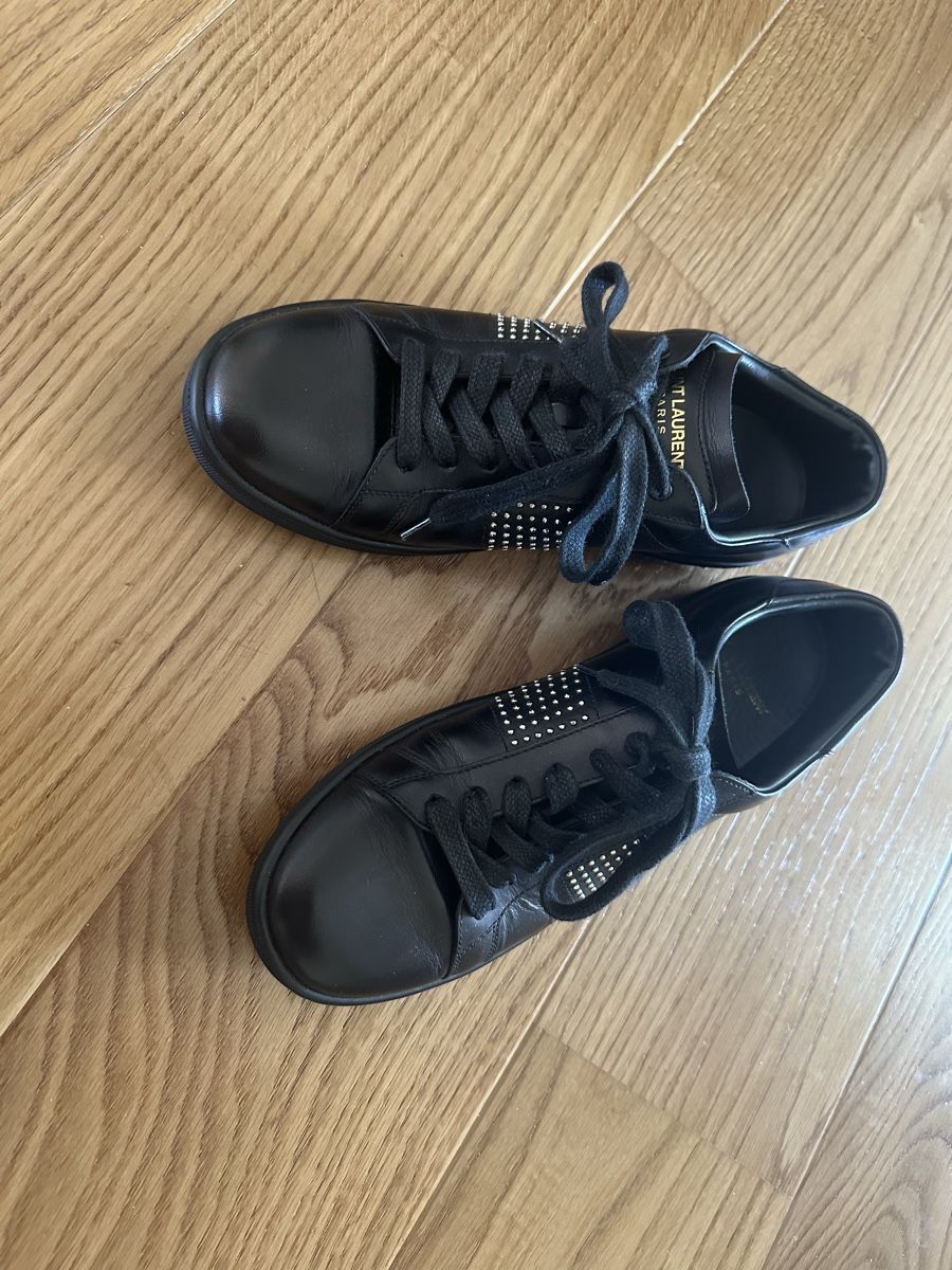 Saint Laurent Scarpe da donna: Saint Laurent Black Studded Leather Sneakers – Nuovo (secondo la descrizione) da Männedorf venduto da primavera22 1