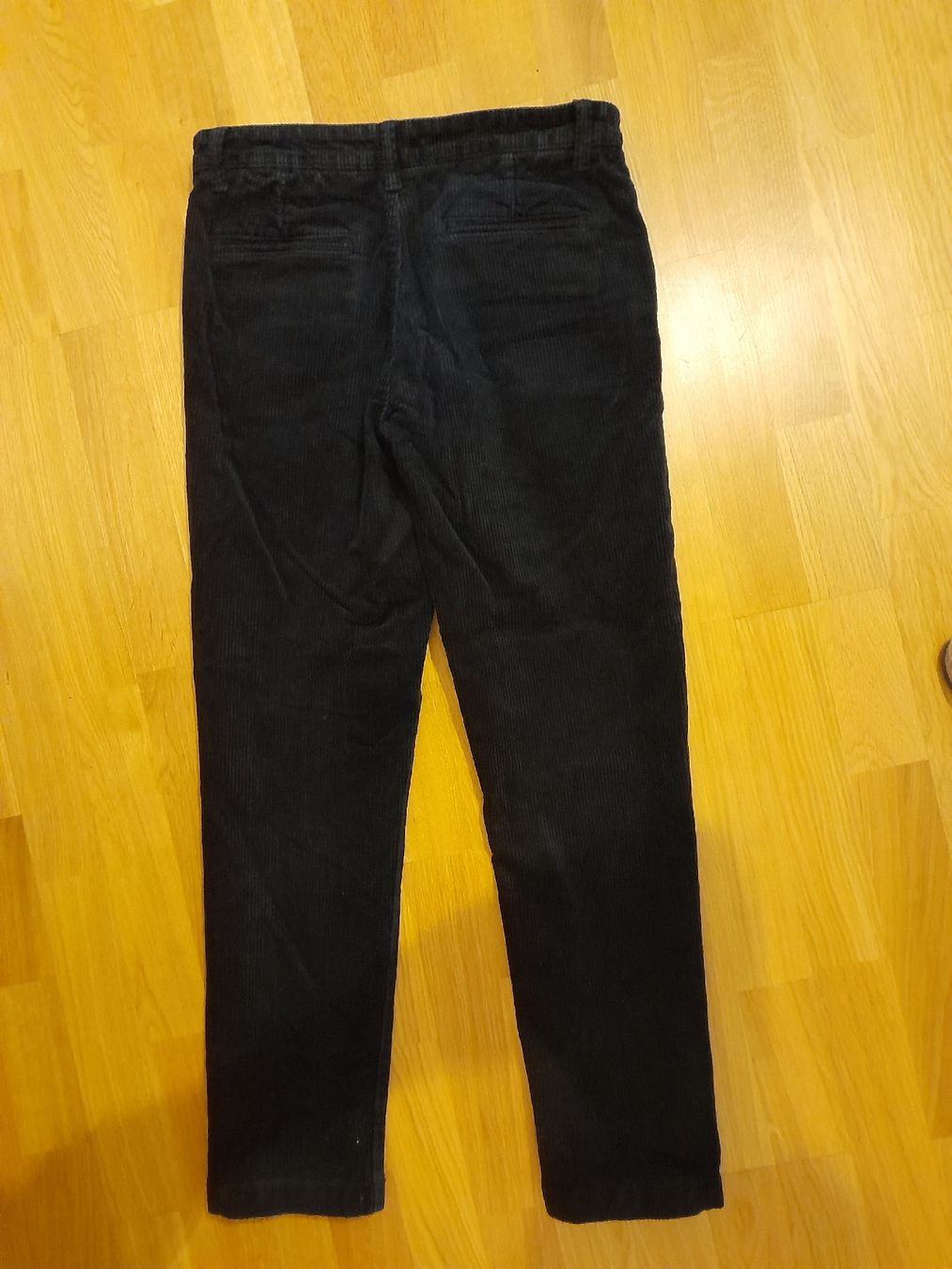 Pantaloni: Pantalon velours noir size 28/32 – Usato da Yverdon-les-Bains venduto da flo_dp9c 1