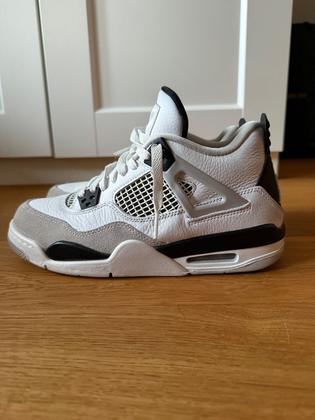 Jordan Scarpe da uomo: Jordan 4 Retro Military Black – Usato da Bern venduto da jil_mxs6