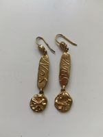 Elegante goldene Ohrringe - Blickfang für den Sommer!