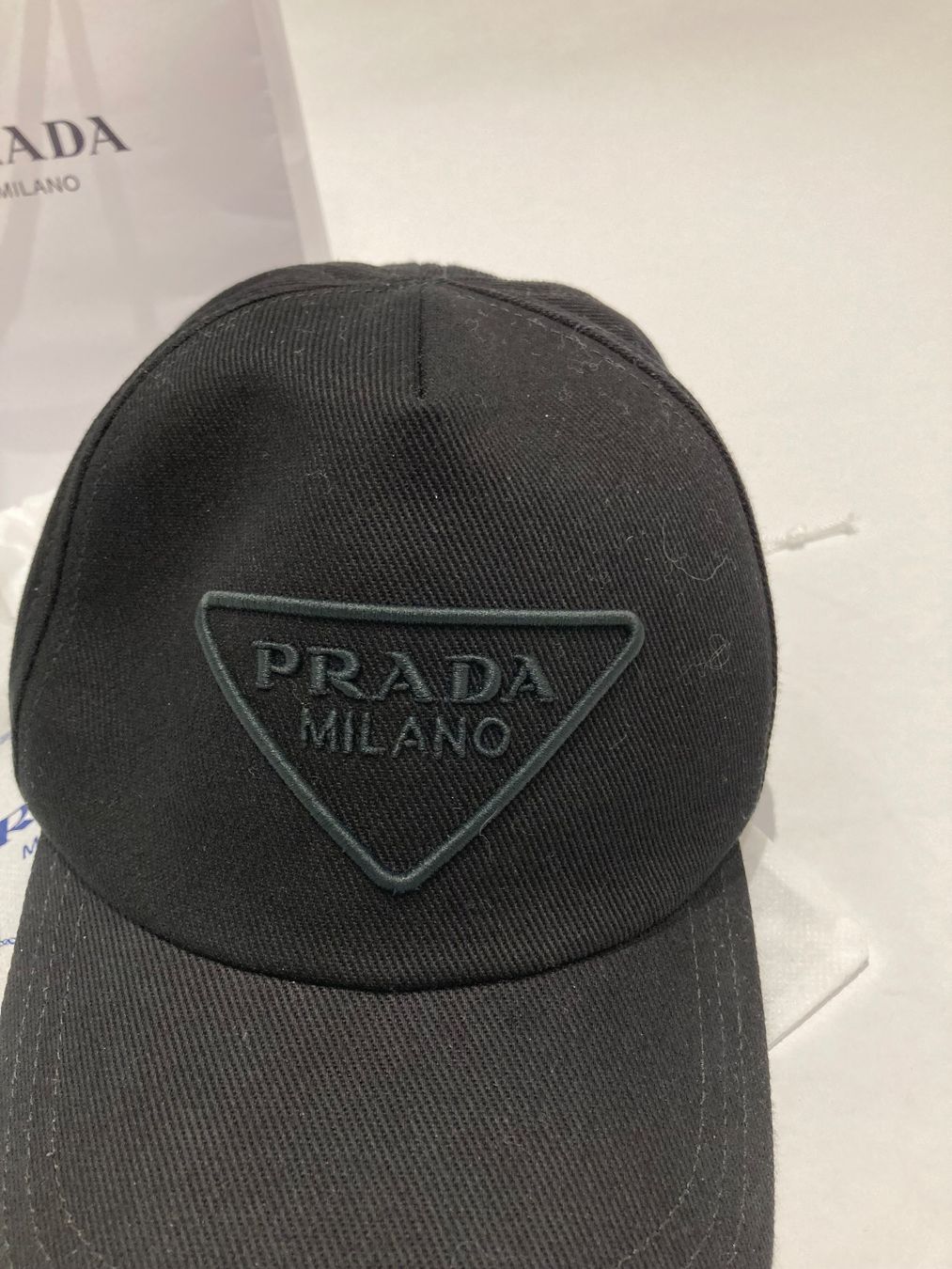 Prada Copricapi, berretti & cappellini: Prada hut 57 – Usato da Paradiso venduto da Kayakara 2