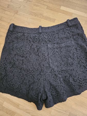 Joli short neuf dentelle