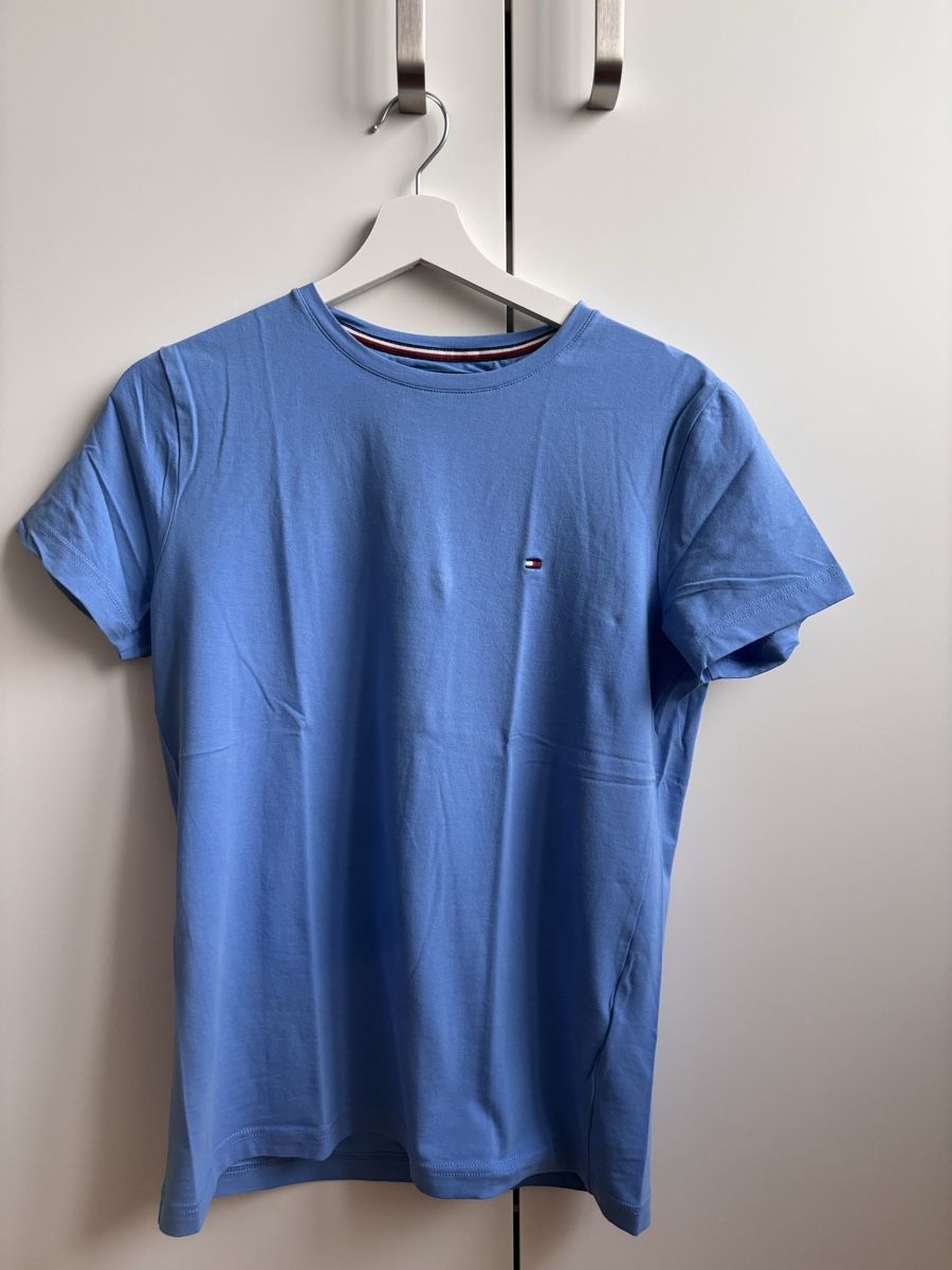 Tommy Hilfiger T-shirt: Tommy Hilfiger Tshirt – Nuovo (secondo la descrizione) da Lengwil venduto da lin_vt8r