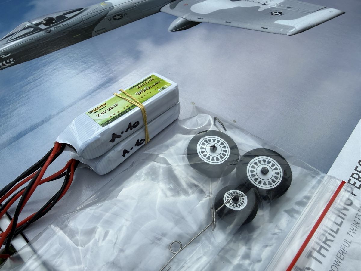 E-Flite RC Kits de montage: E-Flite UMX A-10 Twin EDF BNF Basic AS3X – Neuf (Voir description) à Galgenen par White73 3