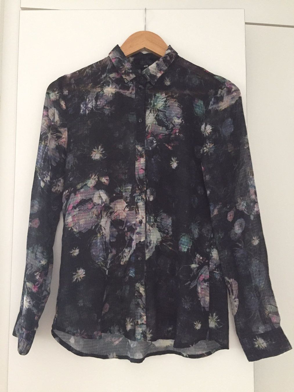 Chemisiers: Leicht transparente Bluse – D'occasion à Zürich par kristina_korotysh