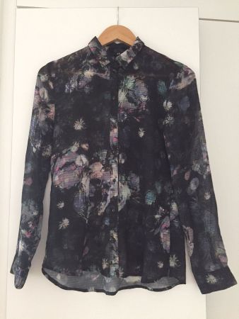 Leicht transparente Bluse