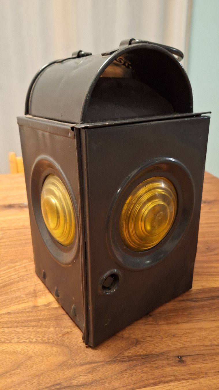 SBB/CFF/FFS Lampade: Antike Bahnlampe Locher – Usato da Dornach venduto da bals28